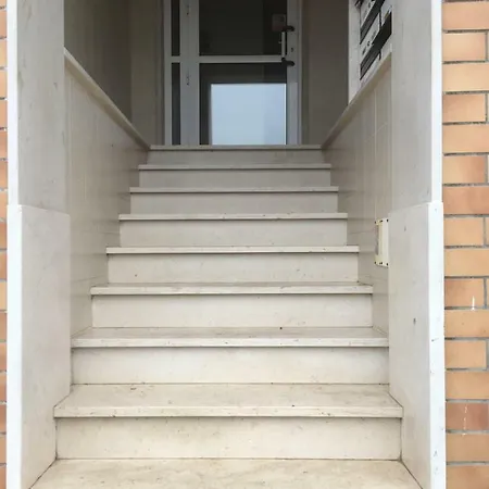 De Standing Apartment *